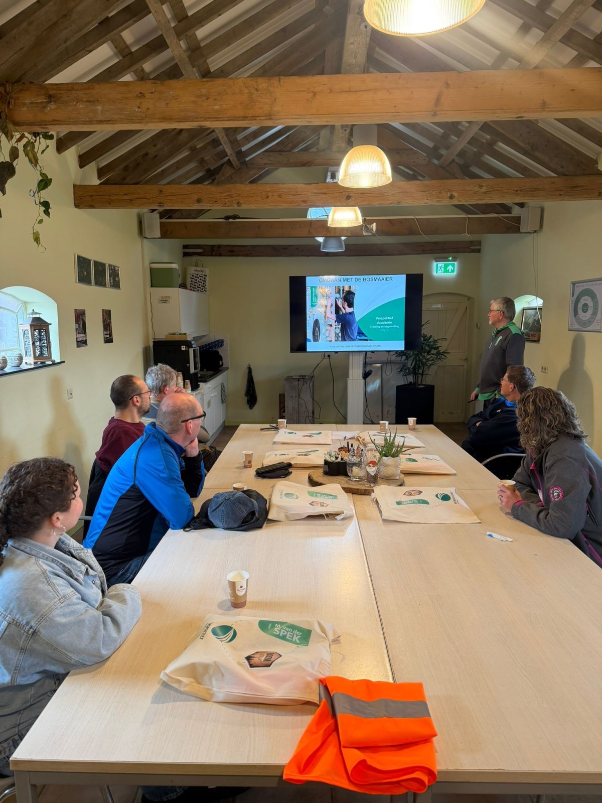 Trailcrew in de&nbsp;schoolbanken